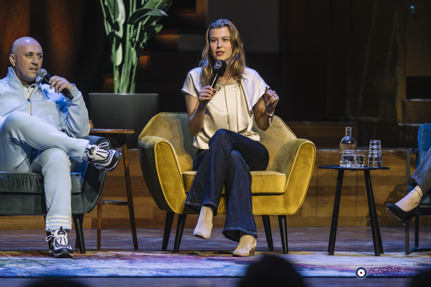 Sophie Kuijpers spreekt tijdens het Jonge Balie Congres